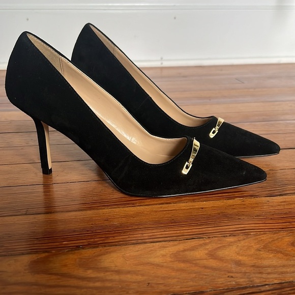 Ann Taylor Black Pointy Toe Suede Heels with Gold Chain Buckle Detail Size 8 - Picture 5 of 11